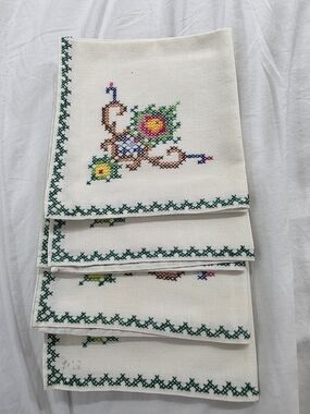 4 Embroidered Floral Napkin Handkerchief White Multicolor Cross-Stitch Like New